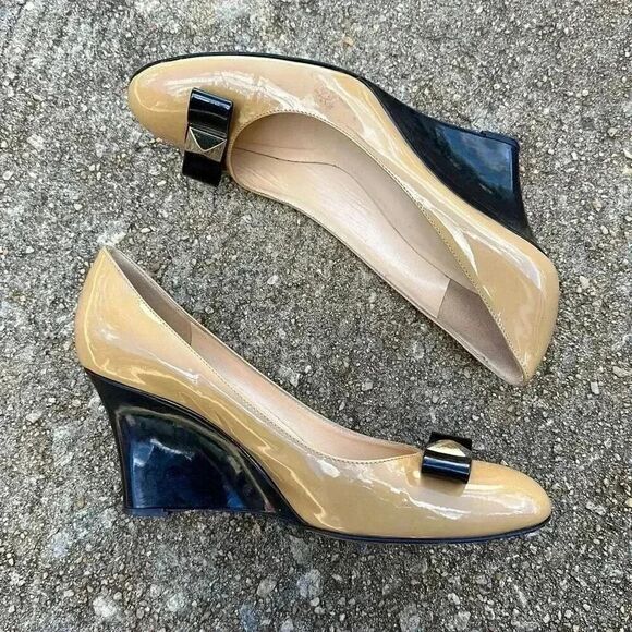 kate spade Shoes - Vintage Kate Spade Beige Black Patent Leather Wedges Women’s Size 8.5